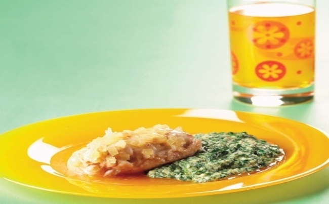 Pollo a la cacerola con romero y puré de espinaca